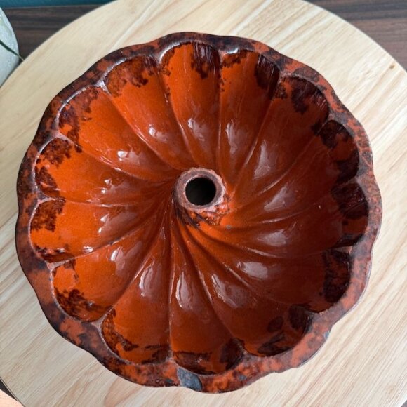 Vintage Primitive Bundt Mold Glazed Redware Pottery Cake Pan Swirl 9 x 3 - Picture 3 of 8